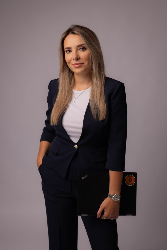 Zana Iseni, Mrs. Zatoshi